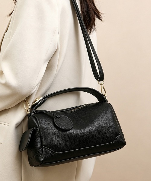 ReRe(リリ)の「ラウンドチャーム付き2wayシボ感ミニハンドバッグ(ハンドバッグ・レディース・ブラック/ブラウン・FREE)」の14枚目の写真