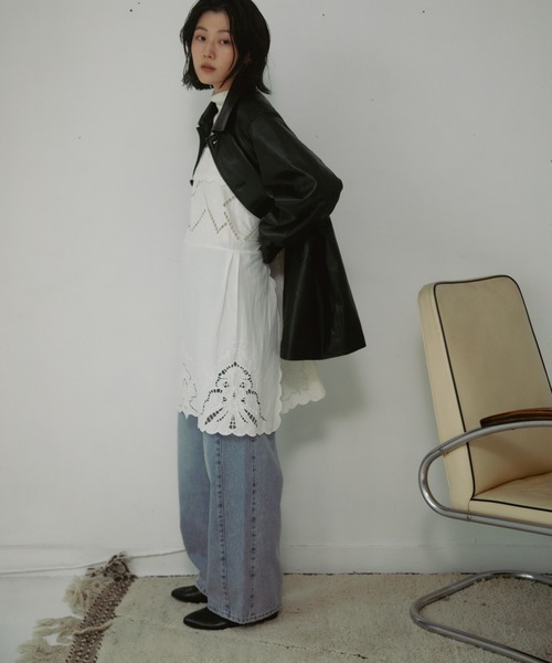 URBAN RESEARCH DOORS(アーバンリサーチドアーズ)の「High-Rise Line Denim(デニムパンツ・レディース・ブラック/ライトインディゴブルー・MEDIUM/SMALL)」の4枚目の写真