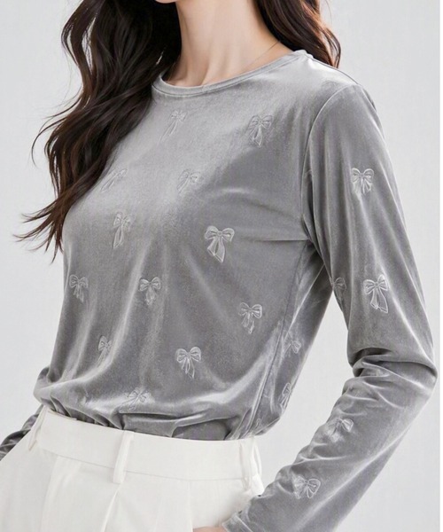Sew loop(ソーループ)の「ベロアリボン柄立体プリント長袖Tシャツ(Tシャツ/カットソー・レディース・ブラック/ネイビー/ブラウン/グレー・FREE)」の2枚目の写真
