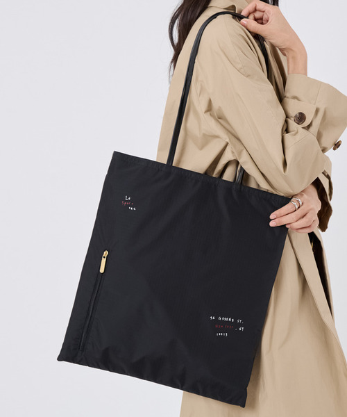 LeSportsac(レスポートサック)の「IN MIND VERTICAL TOTE ミッドナイトスクリプト(トートバッグ・レディース・ブラック・FREE)」の2枚目の写真