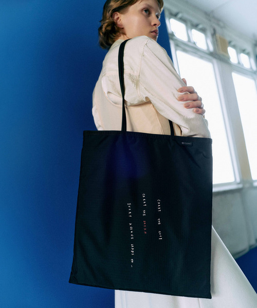 LeSportsac(レスポートサック)の「IN MIND VERTICAL TOTE ミッドナイトスクリプト(トートバッグ・レディース・ブラック・FREE)」の4枚目の写真