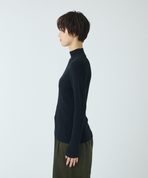 abahouse mavie(アバハウスマヴィ)の「リブタートルネックニット(ニット/セーター・レディース・サックスブルー/オフホワイト/ブラック/グレー/レッド・フリー)」の18枚目の写真