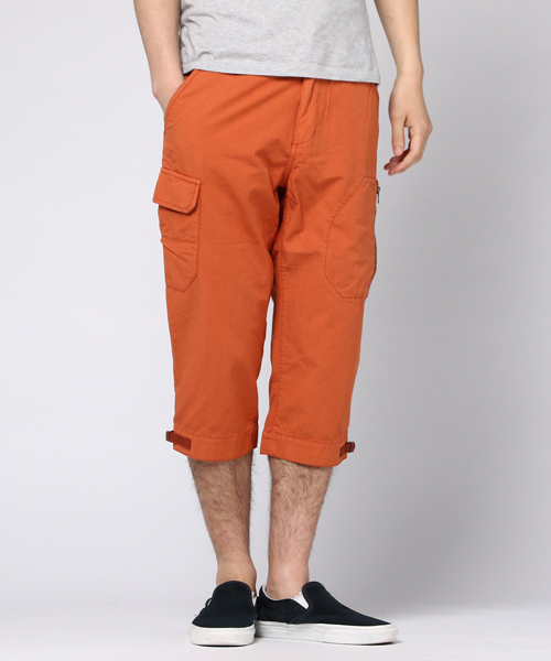 AVIREX（アヴィレックス）の「【直営店限定】avirex/ アヴィレックス / CORDURA MIX TAPE ADJUST CROPPED PANTS/ コーデュラ　ミックス　テープ　アジャスト　クロップドパンツ（カーゴパンツ・メンズ・オレンジ/ホワイト/オリーブ/チャコール・X-LARGE/LARGE/XX-LARGE/MEDIUM）」の4枚目の写真