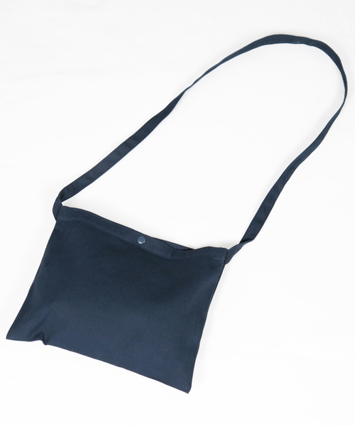 United Athle（ユナイテッドアスレ）の「United Athle/レギュラーキャンバス 無地 サコッシュ（ショルダーバッグ・レディース・ブラック/ホワイト/その他2/その他/その他1/グレー/レッド/ネイビー・FREE）」の4枚目の写真