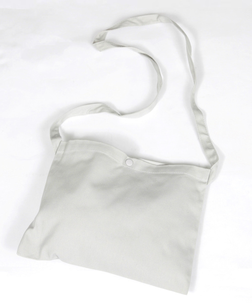 United Athle（ユナイテッドアスレ）の「United Athle/レギュラーキャンバス 無地 サコッシュ（ショルダーバッグ・レディース・ブラック/ホワイト/その他2/その他/その他1/グレー/レッド/ネイビー・FREE）」の3枚目の写真