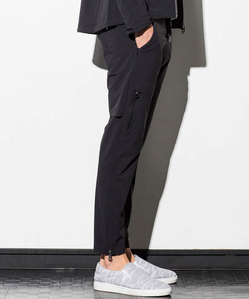 1PIU1UGUALE3  RELAX （ウノピゥウノウグァーレトレ リラックス）の「1PIU1UGUALE3 RELAX(ウノピゥウノウグァーレトレ)4WAYストレッチジョガーパンツ（その他パンツ・メンズ・ブラック/ネイビー・X-LARGE/MEDIUM/LARGE/SMALL/XX-LARGE）」の8枚目の写真