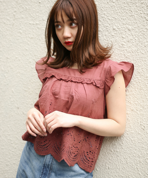 apres jour（アプレジュール）の「コットン刺繍フリルブラウス【ZOZOTOWN限定アイテム】（シャツ/ブラウス・レディース・ベージュ/オフホワイト/ダークブラウン/ライトグリーン・フリー）」の11枚目の写真