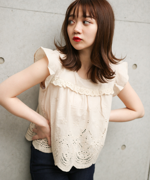 apres jour（アプレジュール）の「コットン刺繍フリルブラウス【ZOZOTOWN限定アイテム】（シャツ/ブラウス・レディース・ベージュ/オフホワイト/ダークブラウン/ライトグリーン・フリー）」の15枚目の写真