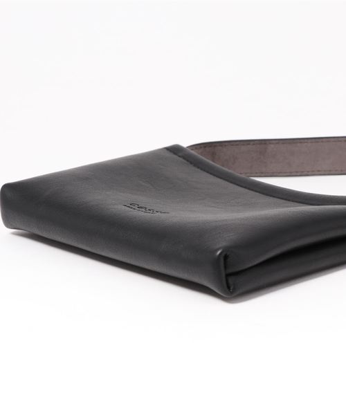 ADAM ET ROPE'（アダムエロペ）の「[cesse] フェイクレザーサコッシュ