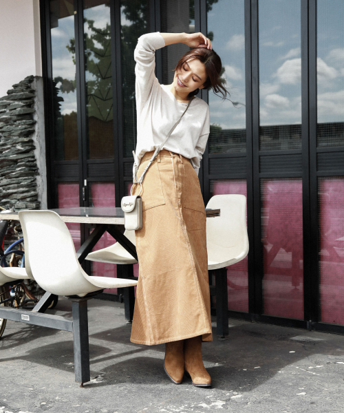 BAYFLOW（ベイフロー）の「Silk Mix Knit Vネックプルオーバー（ニット/セーター・レディース・ベージュ/パープル/アイボリー/グリーン/ネイビー・SMALL/MEDIUM）」の6枚目の写真