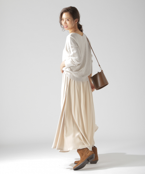 BAYFLOW（ベイフロー）の「Silk Mix Knit Vネックプルオーバー（ニット/セーター・レディース・ベージュ/パープル/アイボリー/グリーン/ネイビー・SMALL/MEDIUM）」の19枚目の写真