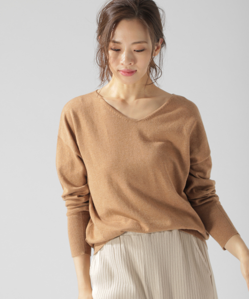 BAYFLOW（ベイフロー）の「Silk Mix Knit Vネックプルオーバー（ニット/セーター・レディース・ベージュ/パープル/アイボリー/グリーン/ネイビー・SMALL/MEDIUM）」の8枚目の写真