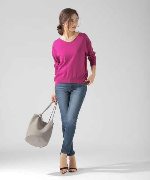 BAYFLOW（ベイフロー）の「Silk Mix Knit Vネックプルオーバー（ニット/セーター・レディース・ベージュ/パープル/アイボリー/グリーン/ネイビー・SMALL/MEDIUM）」の11枚目の写真