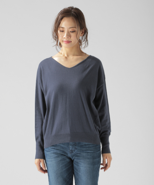 BAYFLOW（ベイフロー）の「Silk Mix Knit Vネックプルオーバー（ニット/セーター・レディース・ベージュ/パープル/アイボリー/グリーン/ネイビー・SMALL/MEDIUM）」の9枚目の写真