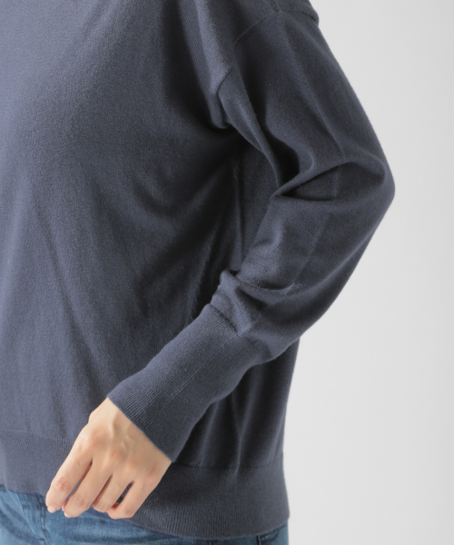 BAYFLOW（ベイフロー）の「Silk Mix Knit Vネックプルオーバー（ニット/セーター・レディース・ベージュ/パープル/アイボリー/グリーン/ネイビー・SMALL/MEDIUM）」の12枚目の写真