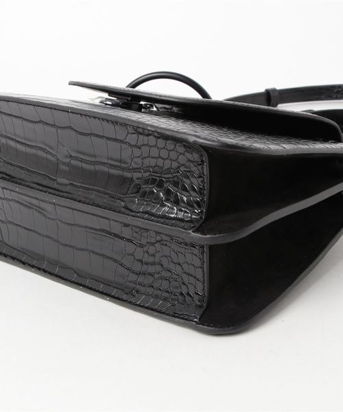 CHARLES & KEITH(チャールズ & キース)の「クロックエフェクト チャンキーチェーンバッグ / Croc-Effect Chunky Chain Bag(ショルダーバッグ・レディース・ブラック/バーガンディー/マルチ/タン・M)」の21枚目の写真