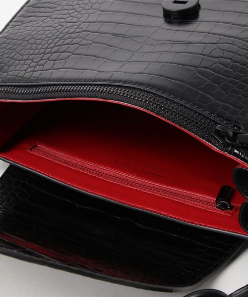 CHARLES & KEITH(チャールズ & キース)の「クロックエフェクト チャンキーチェーンバッグ / Croc-Effect Chunky Chain Bag(ショルダーバッグ・レディース・ブラック/バーガンディー/マルチ/タン・M)」の22枚目の写真