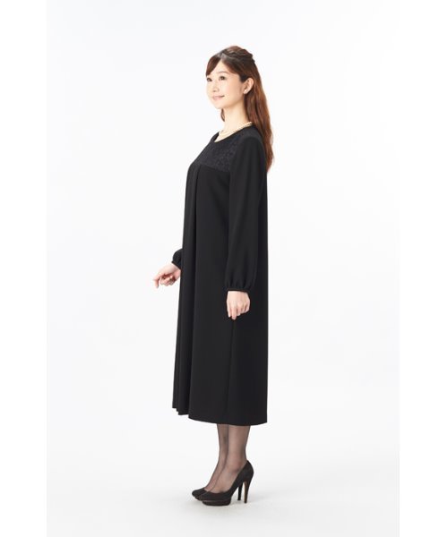 MONOIR(モノワール)の「濃染加工ゆったりサイズワンピース (かぶり仕様)(ワンピース・レディース・ブラック・LL/M/L)」の2枚目の写真