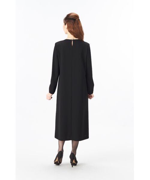 MONOIR(モノワール)の「濃染加工ゆったりサイズワンピース (かぶり仕様)(ワンピース・レディース・ブラック・LL/M/L)」の3枚目の写真