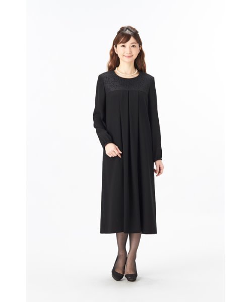 MONOIR(モノワール)の「濃染加工ゆったりサイズワンピース (かぶり仕様)(ワンピース・レディース・ブラック・LL/M/L)」の4枚目の写真
