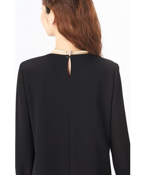 MONOIR(モノワール)の「濃染加工ゆったりサイズワンピース (かぶり仕様)(ワンピース・レディース・ブラック・LL/M/L)」の6枚目の写真