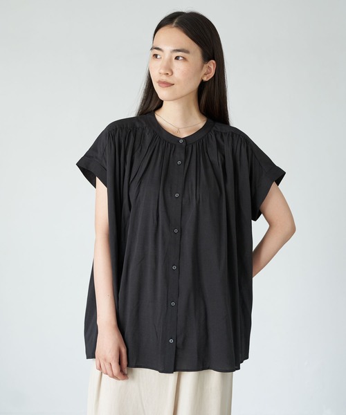 AMERICAN HOLIC(アメリカンホリック)の「フレンチスリーブノーカラーギャザーシャツ? *〇(シャツ/ブラウス・レディース・ブラック/チェック/マスタード/アイボリー・M/L)」の2枚目の写真