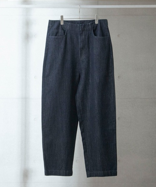 anown（アノン）の「ワイドテーパードデニムパンツ【ファッションインフルエンサー とっしー×anown 限定コラボ】（デニムパンツ・メンズ・オフホワイト/ブルー系その他・S/M/L）」の5枚目の写真