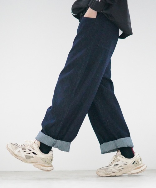 anown（アノン）の「ワイドテーパードデニムパンツ【ファッションインフルエンサー とっしー×anown 限定コラボ】（デニムパンツ・メンズ・オフホワイト/ブルー系その他・S/M/L）」の17枚目の写真