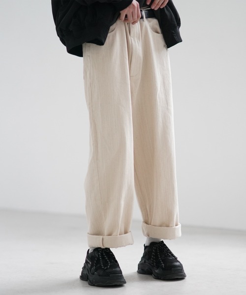 anown（アノン）の「ワイドテーパードデニムパンツ【ファッションインフルエンサー とっしー×anown 限定コラボ】（デニムパンツ・メンズ・オフホワイト/ブルー系その他・S/M/L）」の13枚目の写真