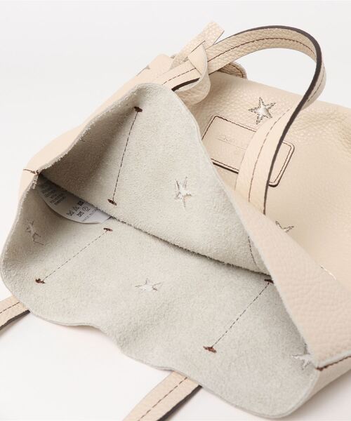 【NUR ヌール】　星柄刺繍ミニレザートートバッグ　美品 NUR（ヌール）の「【NUR/ヌール】星柄刺繍 ミニ レザー トート