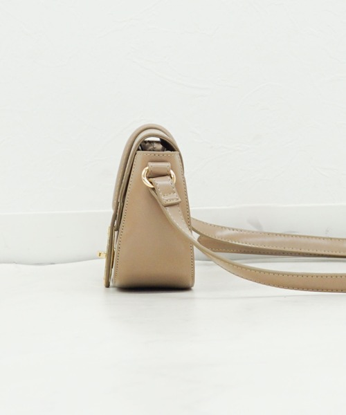 archives（アルシーヴ）の「カーブフラップミニショルダー（ショルダーバッグ・レディース・ブラック/ベージュ/ワイン・FREE）」の9枚目の写真