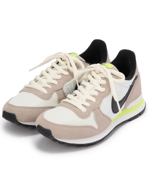 NIKE(ナイキ)の「■ボワソンショコラ NIKE インターナショナリスト(スニーカー・レディース・ブラック/オフホワイト・25cm/23cm/23.5cm/24cm/24.5cm)」の1枚目の写真