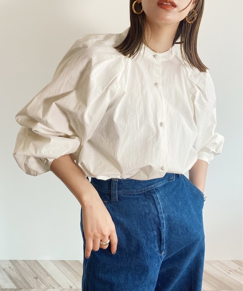 y/m by RIKA(イムバイリカ)の「タックボリュームブラウス(シャツ/ブラウス・レディース・ホワイト/ベージュ・FREE)」の2枚目の写真