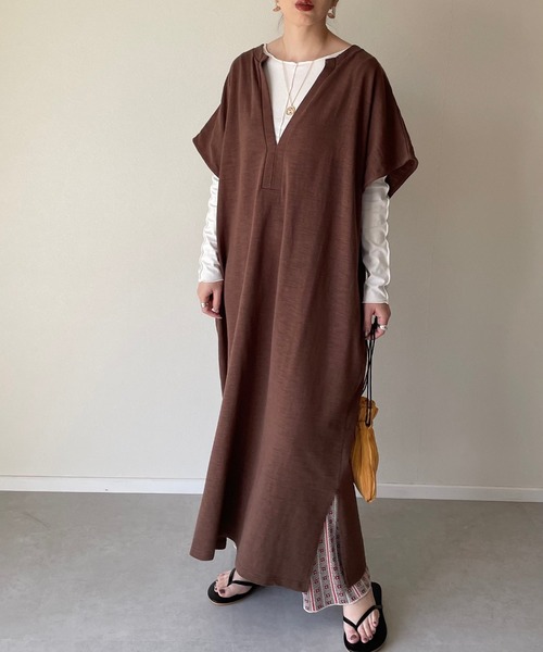 y/m by misato（イムバイミサト）の「カフタンワンピース（ワンピース・レディース・ホワイト/ブラウン/ベージュ・FREE）」の3枚目の写真