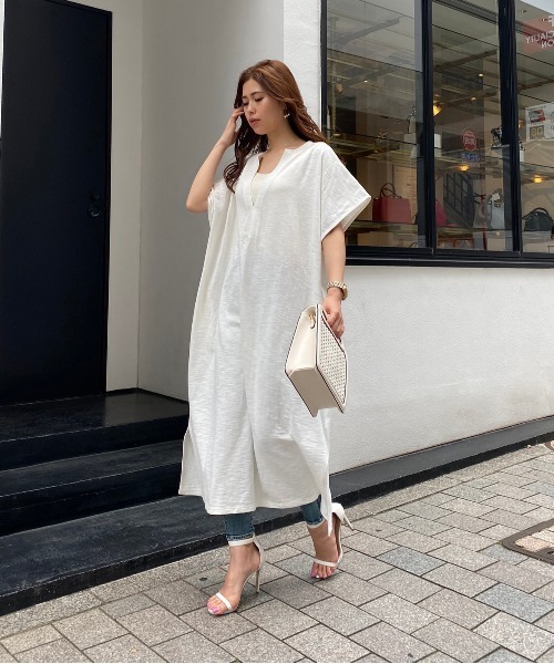 y/m by misato（イムバイミサト）の「カフタンワンピース（ワンピース・レディース・ホワイト/ブラウン/ベージュ・FREE）」の4枚目の写真