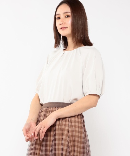 MEW'S REFINED CLOTHES（ミューズリファインドクローズ）の「シェリーサテンギャザーブラウス（シャツ/ブラウス・レディース・グレー系その他/グリーン系その他/ベージュ・MEDIUM）」の3枚目の写真