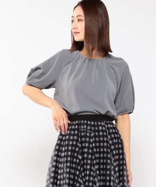 MEW'S REFINED CLOTHES（ミューズリファインドクローズ）の「シェリーサテンギャザーブラウス（シャツ/ブラウス・レディース・グレー系その他/グリーン系その他/ベージュ・MEDIUM）」の2枚目の写真