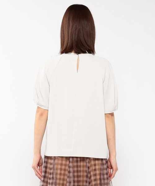 MEW'S REFINED CLOTHES（ミューズリファインドクローズ）の「シェリーサテンギャザーブラウス（シャツ/ブラウス・レディース・グレー系その他/グリーン系その他/ベージュ・MEDIUM）」の7枚目の写真