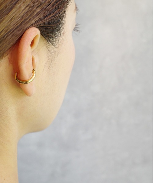 Lemme.（レム）の「【別注】Lemme for ISOLATION / Thin Cirde Earcuff /イヤーカフ/シルバー925×14KGP（イヤーカフ・レディース・ゴールド・FREE）」の4枚目の写真
