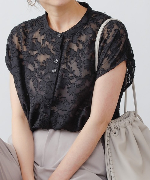 COLONY 2139（コロニートゥーワンスリーナイン）の「ジャガードシアーバンドカラーシャツ（シャツ/ブラウス・レディース・オフホワイト/ブラック/ベージュ・FREE）」の2枚目の写真