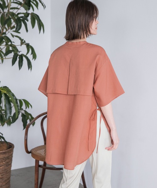 A part by（アパートバイ）の「TeLiサイドスリットシャツ半袖　 952806（シャツ/ブラウス・レディース・ブラック/オフホワイト/グリーン系その他5/オレンジ系その他4・FREE）」の17枚目の写真