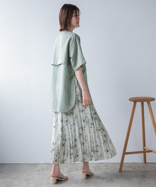 A part by（アパートバイ）の「TeLiサイドスリットシャツ半袖　 952806（シャツ/ブラウス・レディース・ブラック/オフホワイト/グリーン系その他5/オレンジ系その他4・FREE）」の9枚目の写真