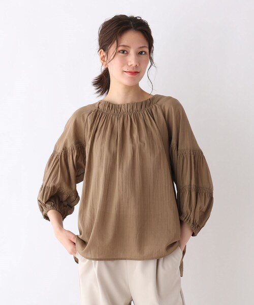SHOO・LA・RUE（シューラルー）の「◆綿シフォン袖ボリュームブラウス（シャツ/ブラウス・レディース・ブラウン系/ネイビー・02/03/04）」の2枚目の写真
