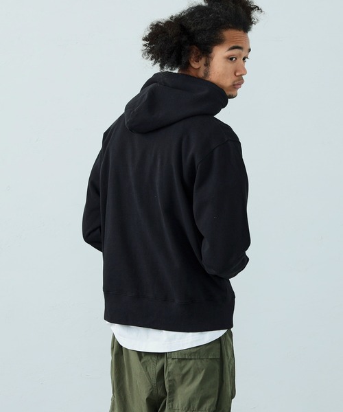 Alpha Industries（アルファインダストリーズ）の「Aマーク ブランドロゴパーカー 無地/カモ柄（スウェット・メンズ・ブラック/ヘザーグレー/ホワイト系その他/ブラック系その他/ブルー系その他/グレイッシュベージュ/グレイッシュブルー・MEDIUM/LARGE/X-LARGE）」の16枚目の写真