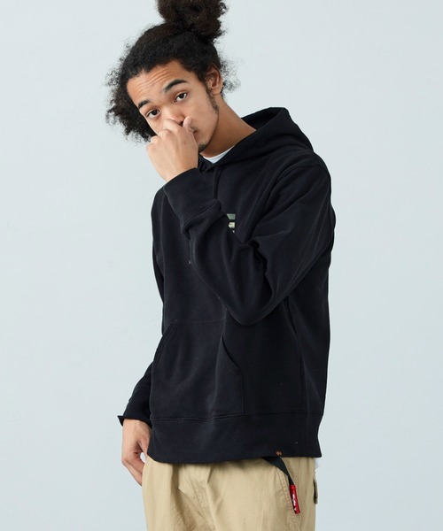 Alpha Industries（アルファインダストリーズ）の「Aマーク ブランドロゴパーカー 無地/カモ柄（スウェット・メンズ・ブラック/ヘザーグレー/ホワイト系その他/ブラック系その他/ブルー系その他/グレイッシュベージュ/グレイッシュブルー・MEDIUM/LARGE/X-LARGE）」の18枚目の写真