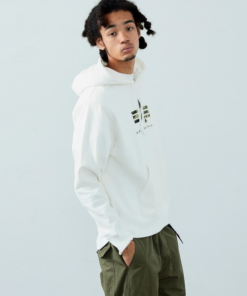 Alpha Industries（アルファインダストリーズ）の「Aマーク ブランドロゴパーカー 無地/カモ柄（スウェット・メンズ・ブラック/ヘザーグレー/ホワイト系その他/ブラック系その他/ブルー系その他/グレイッシュベージュ/グレイッシュブルー・MEDIUM/LARGE/X-LARGE）」の10枚目の写真