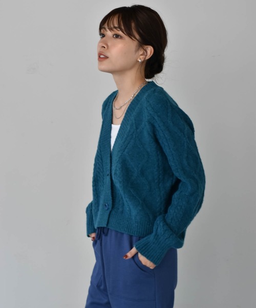 Cheri（シェリ）の「ショート丈ケーブルニットカーディガン（カーディガン/ボレロ・レディース・ベージュ/ブルー・FREE）」の8枚目の写真