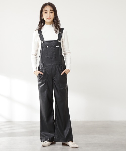 N.（N. Natural Beauty Basic）（エヌエヌナチュラルビューティーベーシック）の「【Ｗｒａｎｇｌｅｒ】フェイクレザーフレアオーバーオール（サロペット/オーバーオール・レディース・ブラック・SMALL）」の8枚目の写真