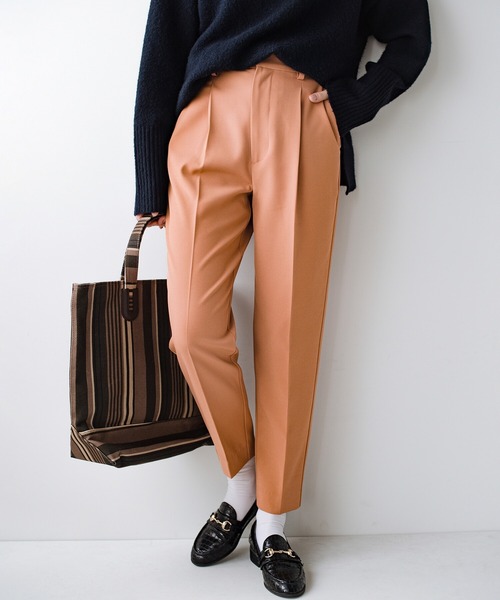 haco!（ハコ）の「重くなりがちなコーデを明るく変身！大人に便利なきれいめテーパードパンツ by que made me（その他パンツ・レディース・オレンジ/グリーン/アイボリー・SMALL/MEDIUM/LARGE/X-LARGE）」の3枚目の写真