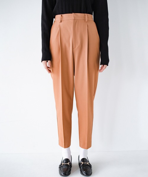 haco!（ハコ）の「重くなりがちなコーデを明るく変身！大人に便利なきれいめテーパードパンツ by que made me（その他パンツ・レディース・オレンジ/グリーン/アイボリー・SMALL/MEDIUM/LARGE/X-LARGE）」の22枚目の写真